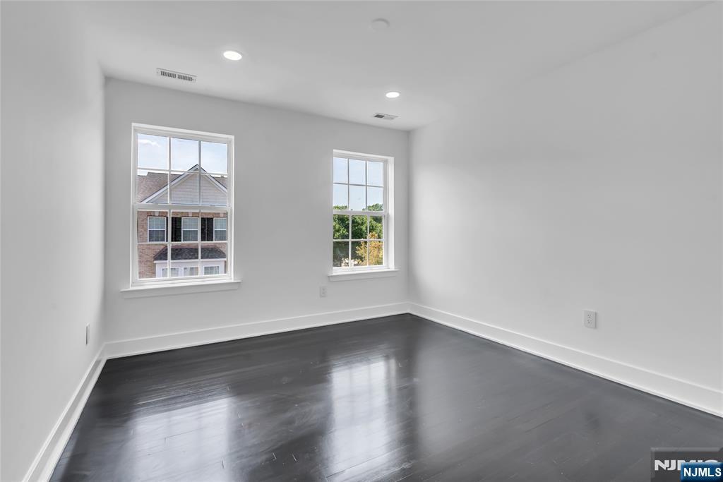 8 Creekside Court