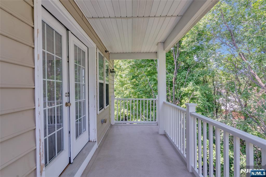 8 Creekside Court