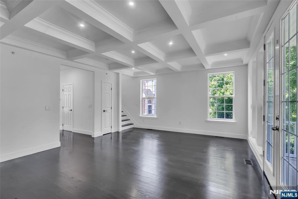 8 Creekside Court