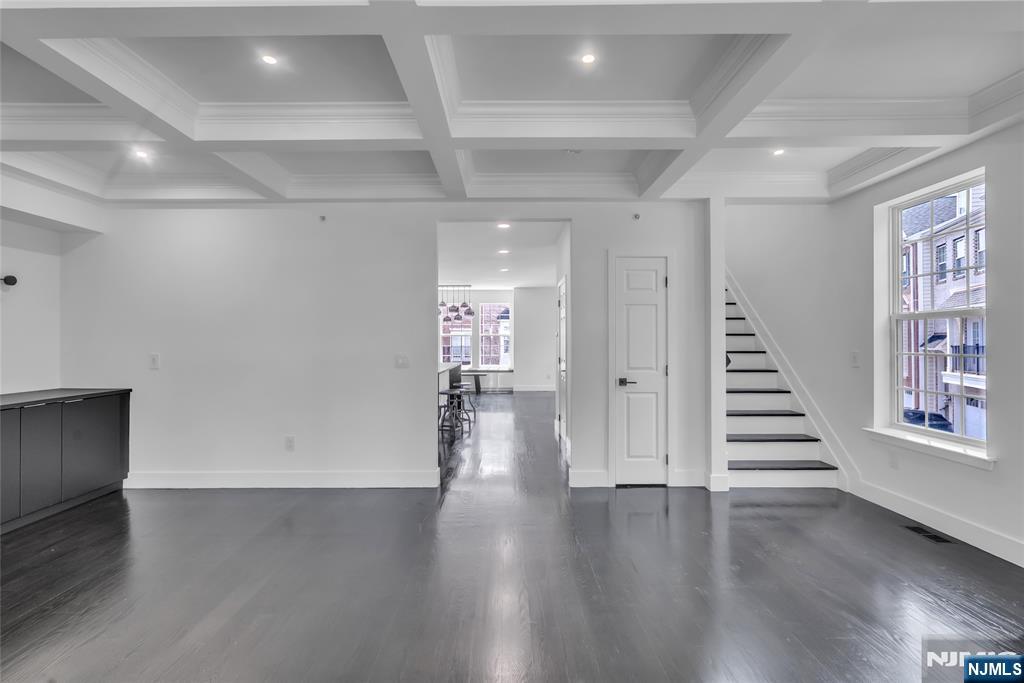 8 Creekside Court