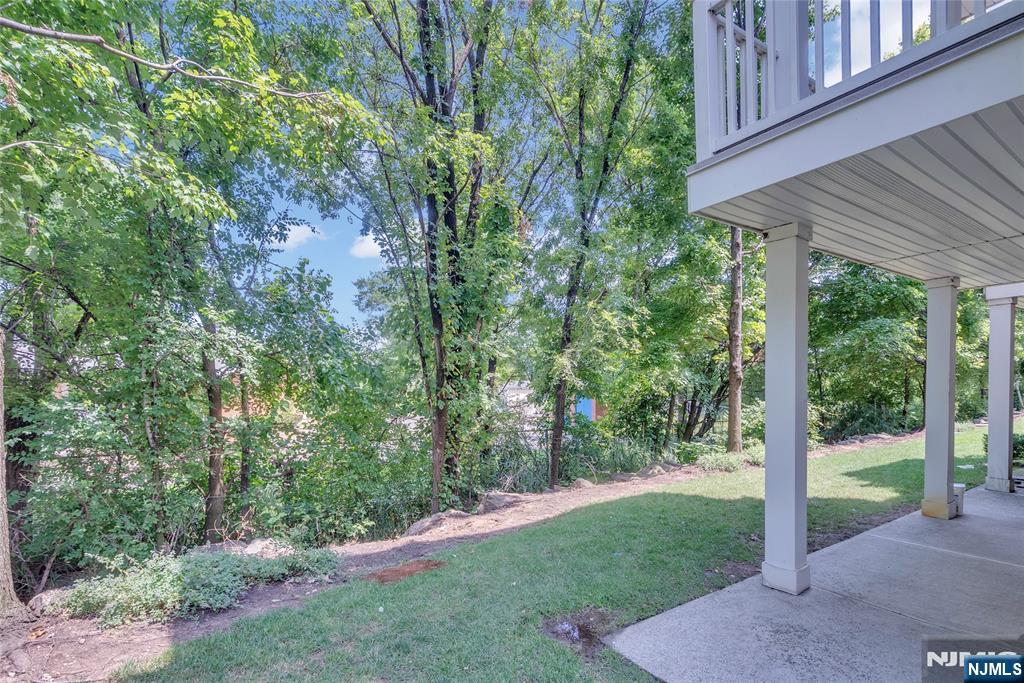 8 Creekside Court