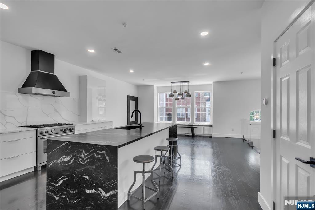 8 Creekside Court