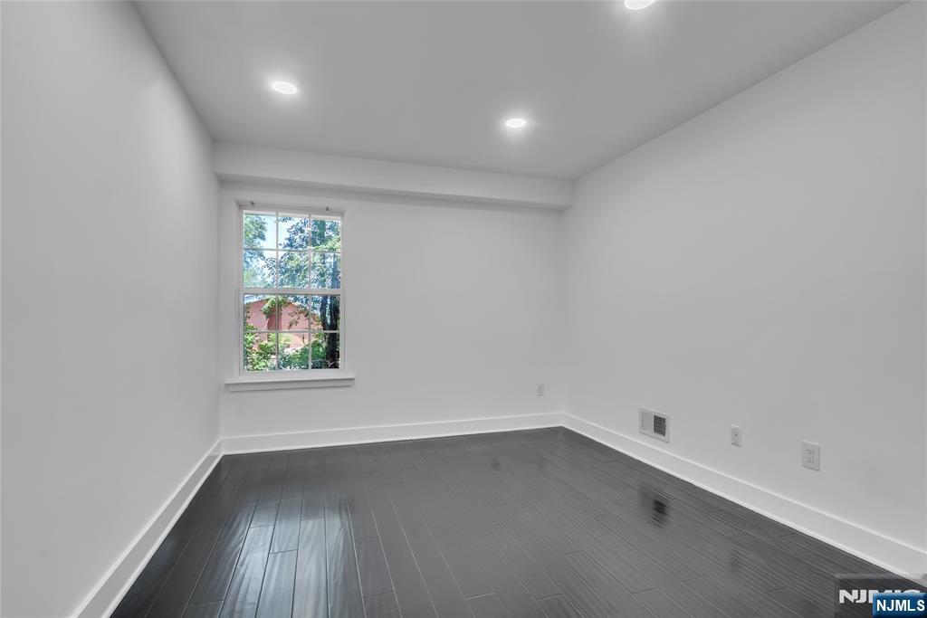 8 Creekside Court