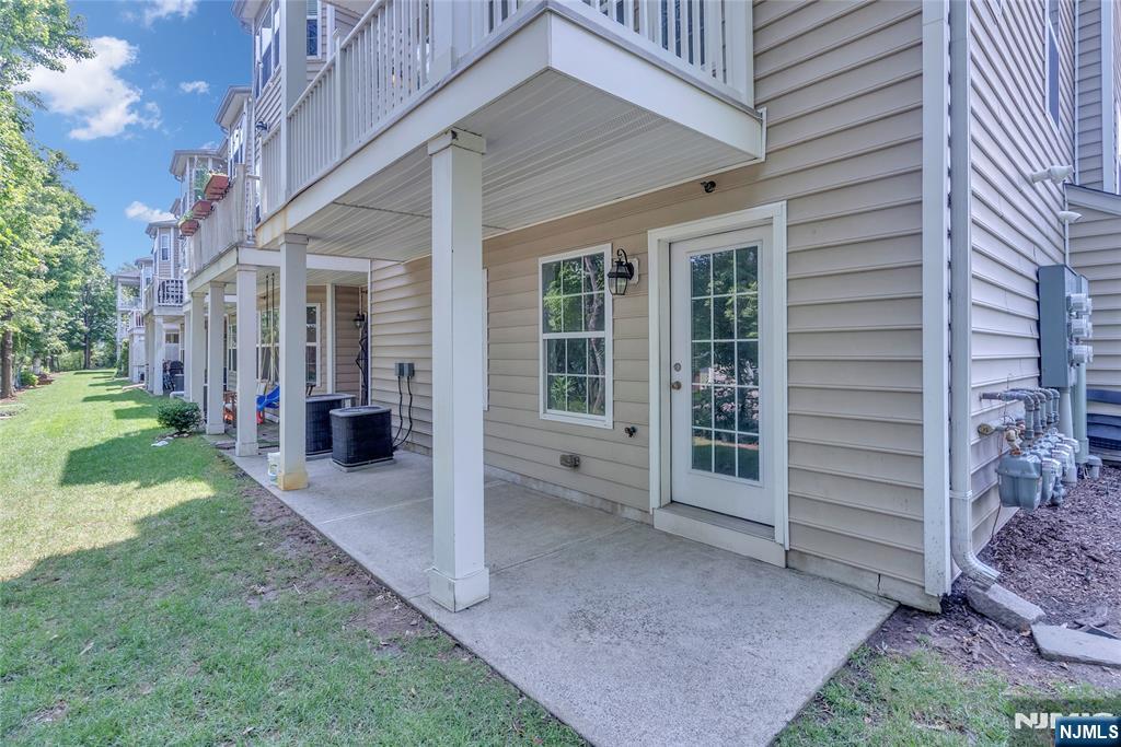 8 Creekside Court