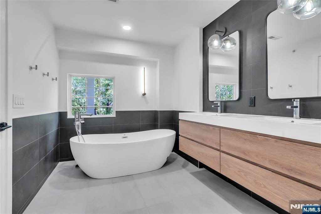 8 Creekside Court
