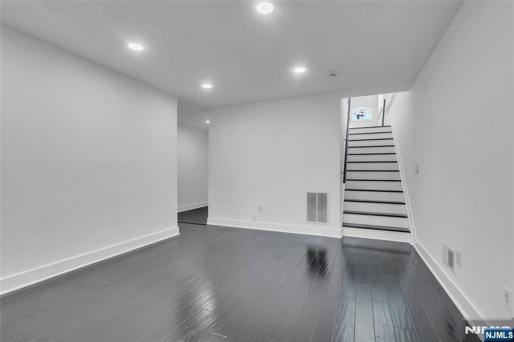 8 Creekside Court