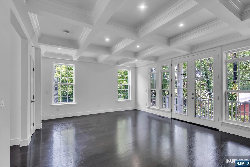 8 Creekside Court