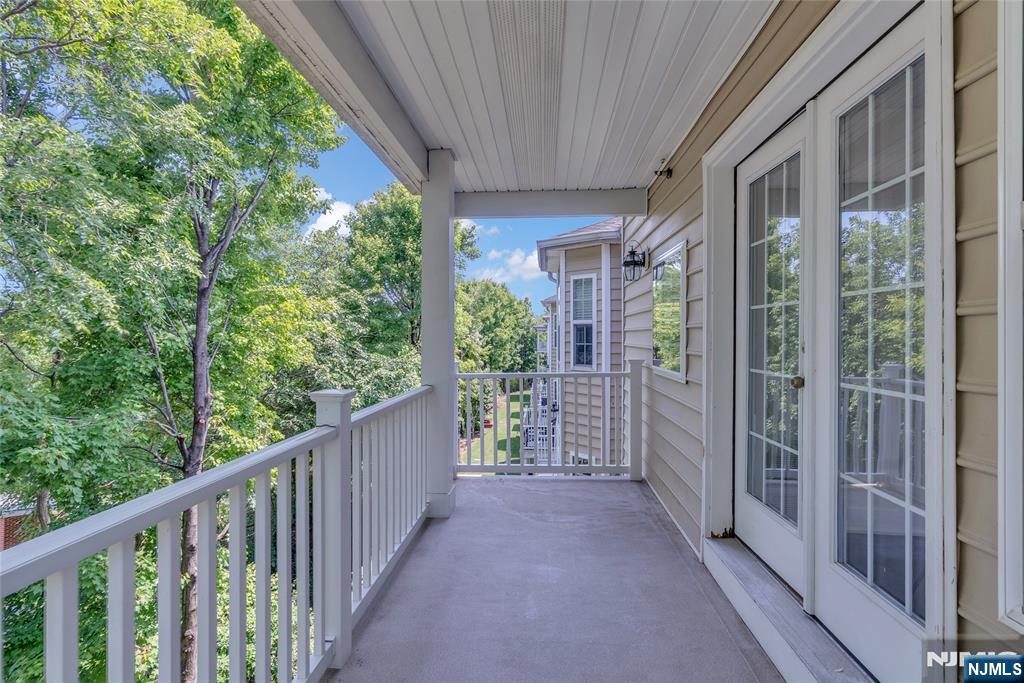 8 Creekside Court