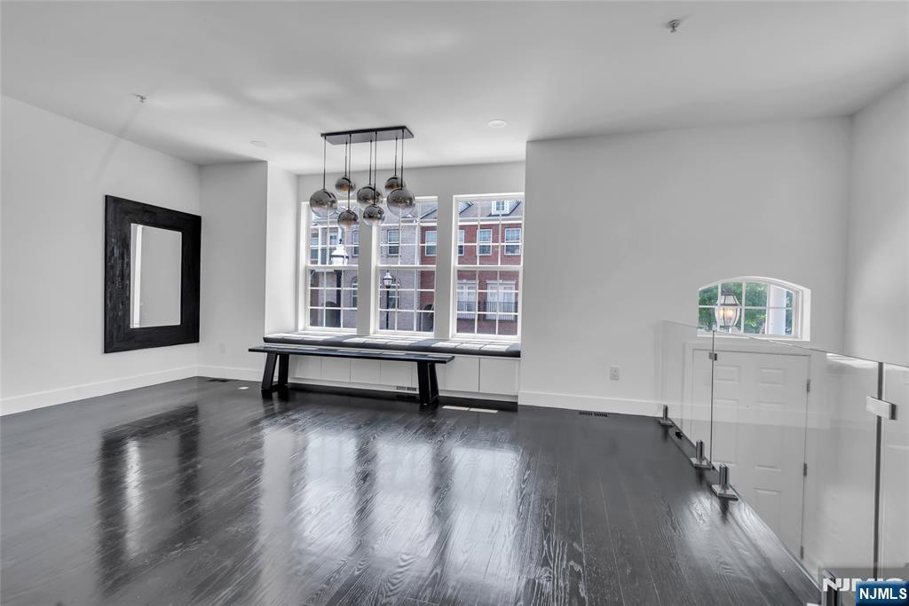 8 Creekside Court