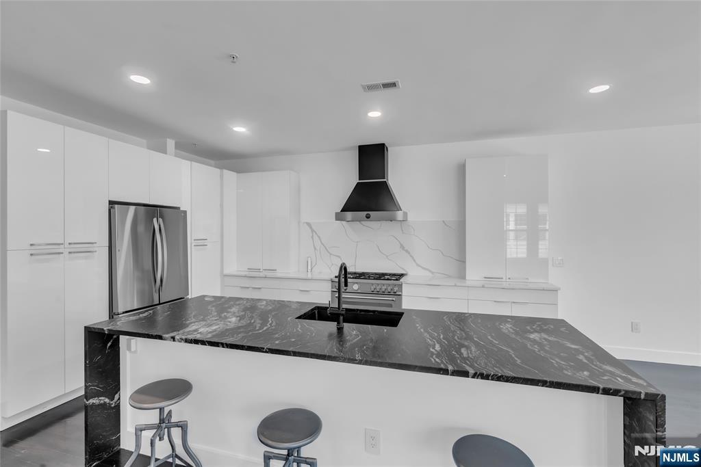 8 Creekside Court