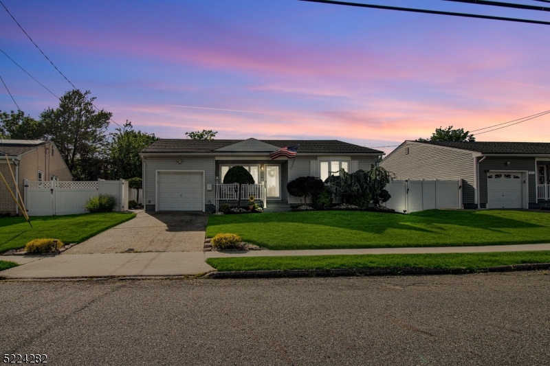 797 Barry Ave