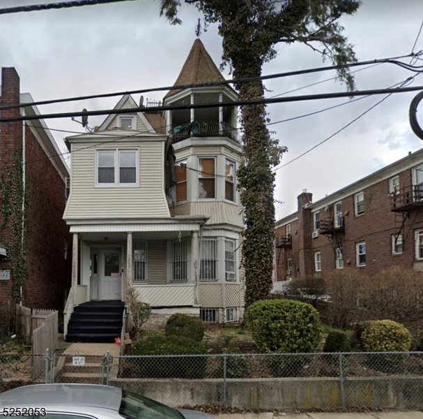 53 Maple Ave