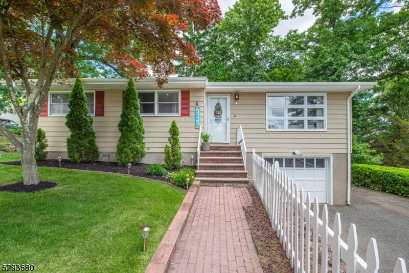 4 Sweetbriar Rd