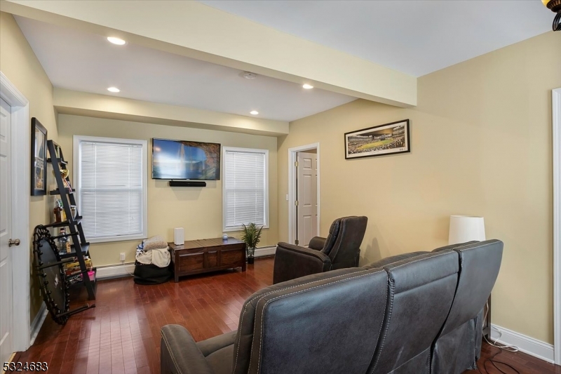 92 2nd Ave