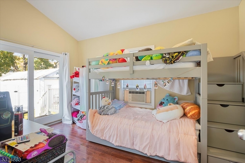 92 2nd Ave
