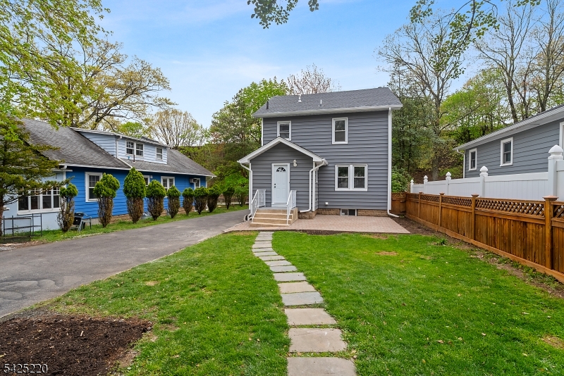 6 Dawes Ave