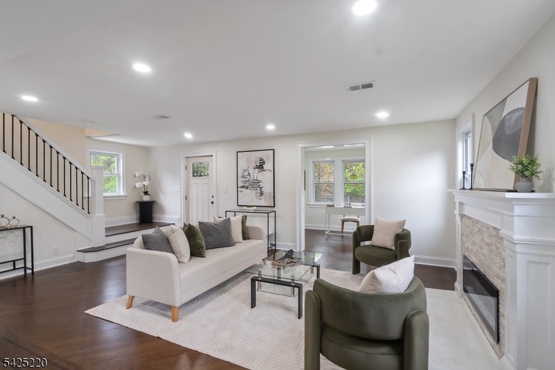 6 Dawes Ave