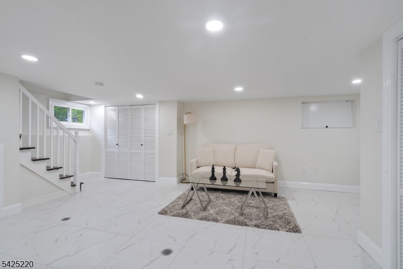 6 Dawes Ave
