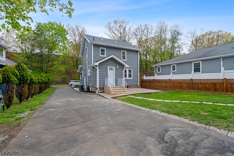 6 Dawes Ave