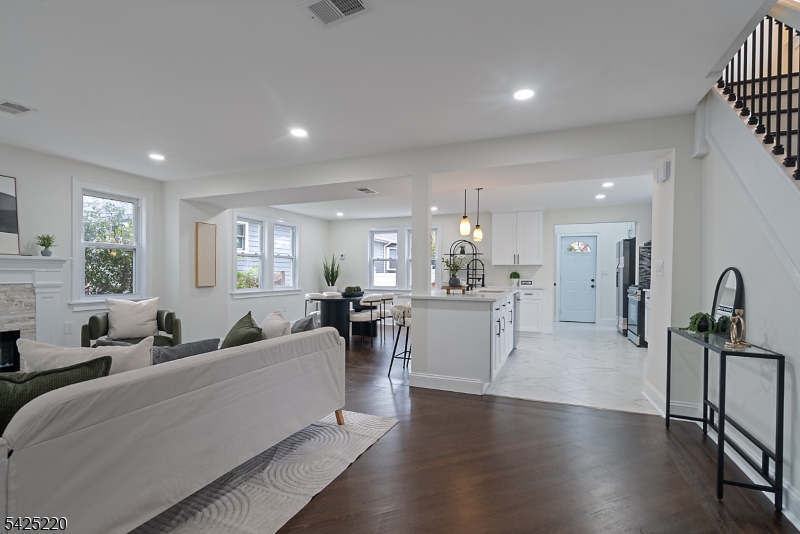 6 Dawes Ave