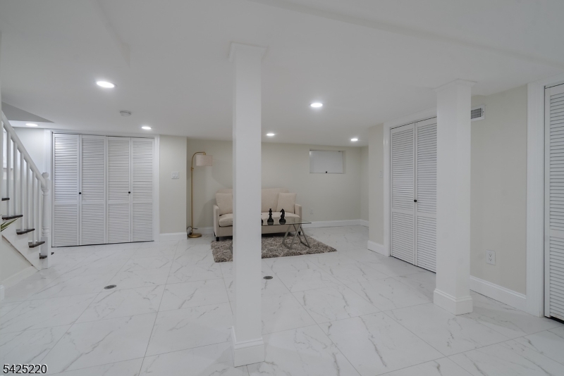 6 Dawes Ave