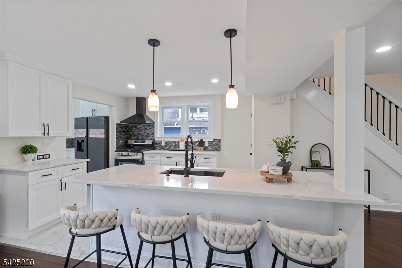 6 Dawes Ave