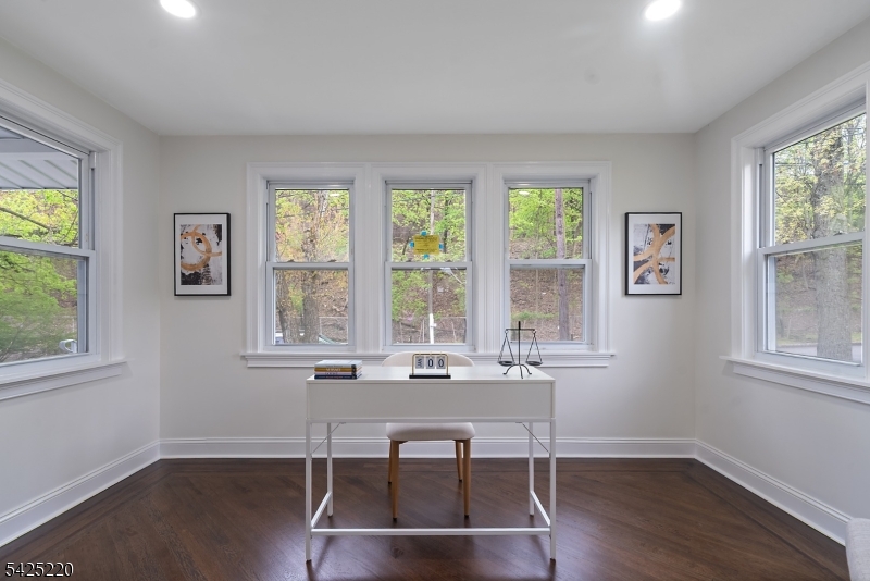 6 Dawes Ave