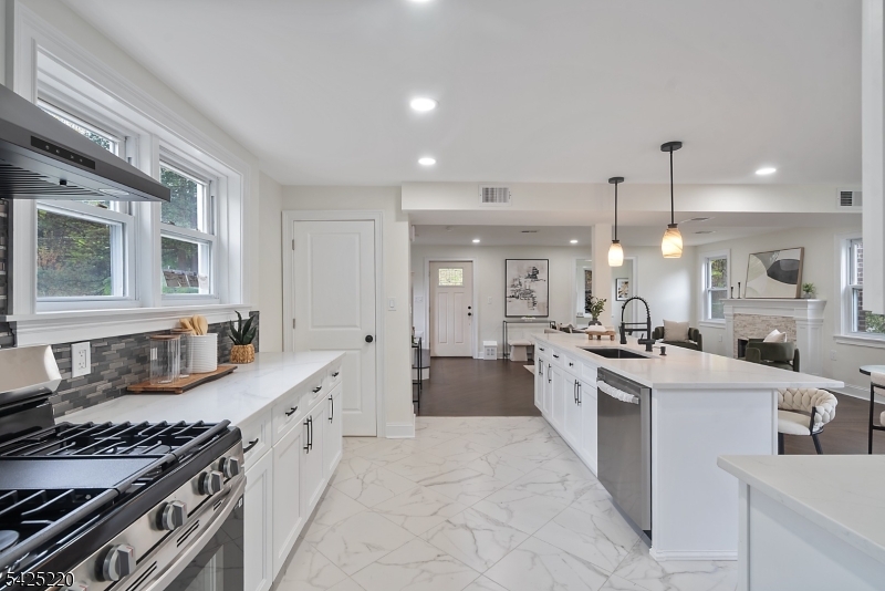 6 Dawes Ave