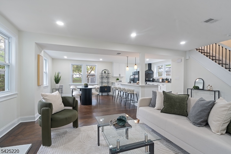 6 Dawes Ave