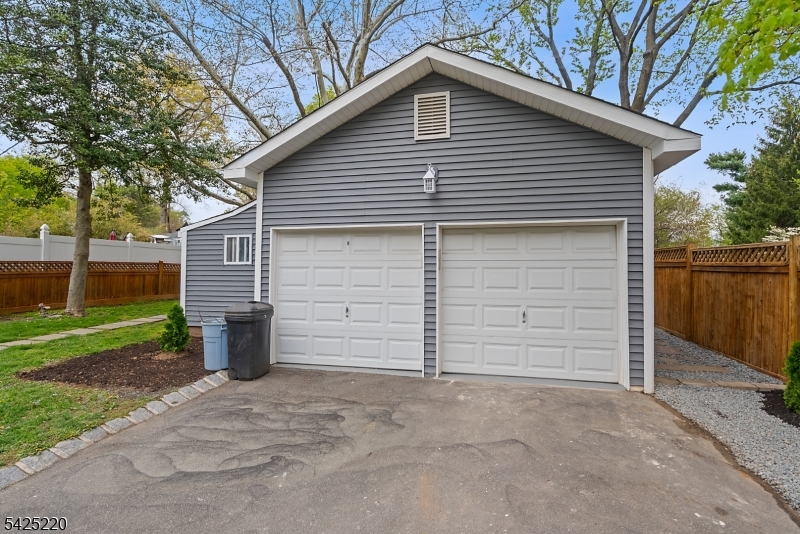 6 Dawes Ave