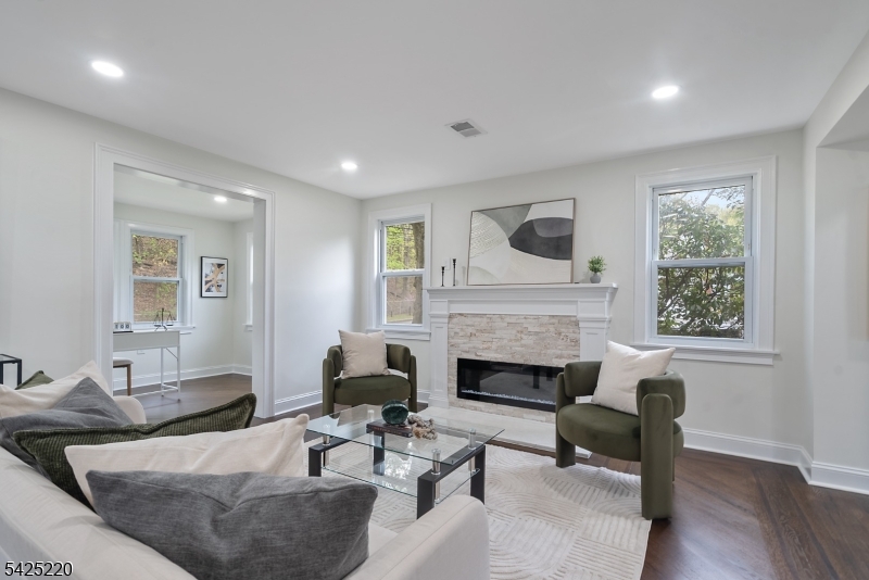 6 Dawes Ave