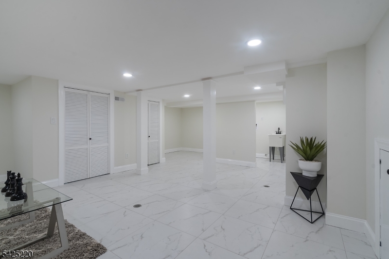 6 Dawes Ave