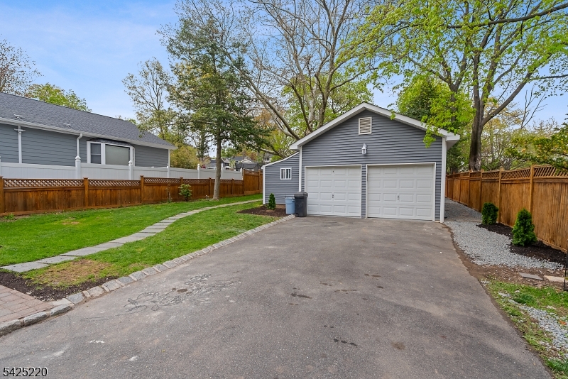 6 Dawes Ave