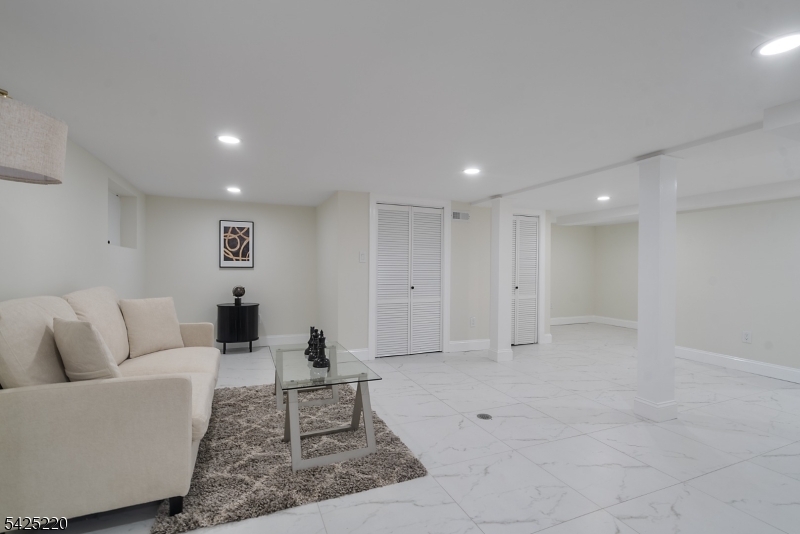 6 Dawes Ave