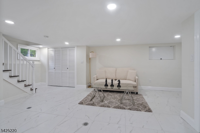 6 Dawes Ave