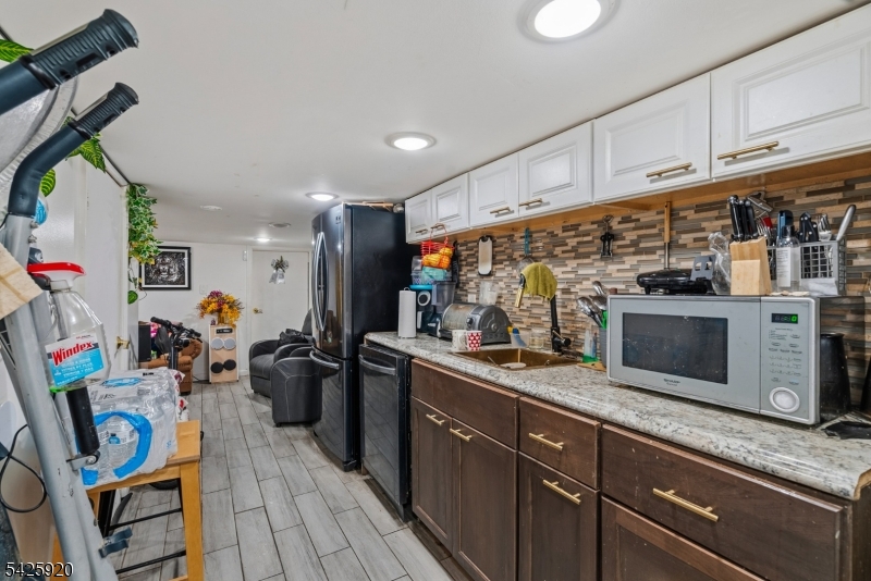 11 Tichenor Ter