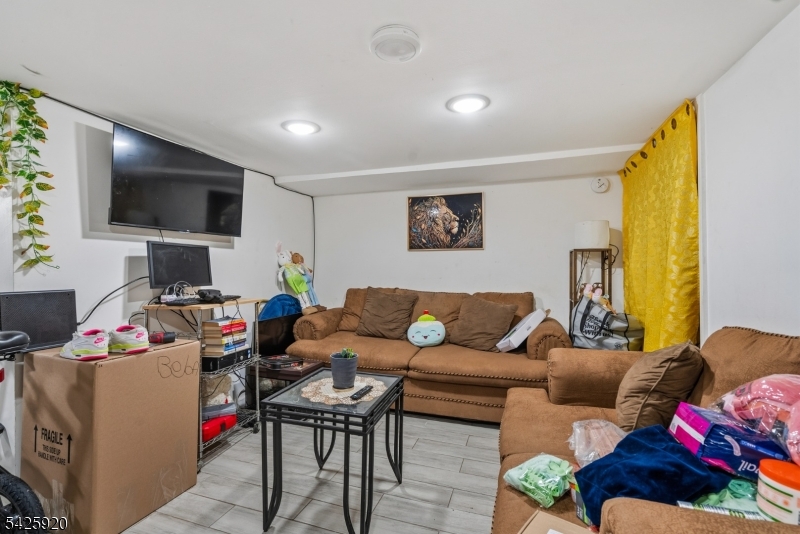 11 Tichenor Ter