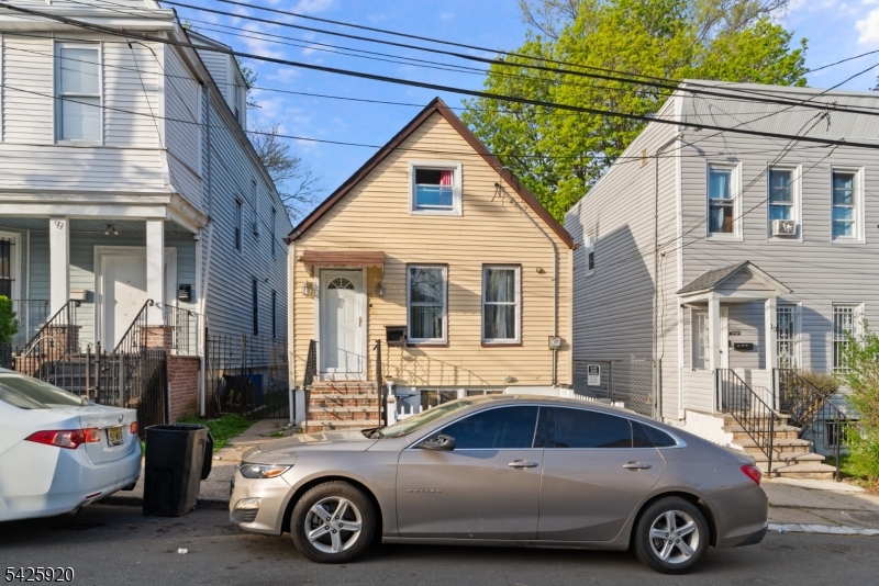 11 Tichenor Ter