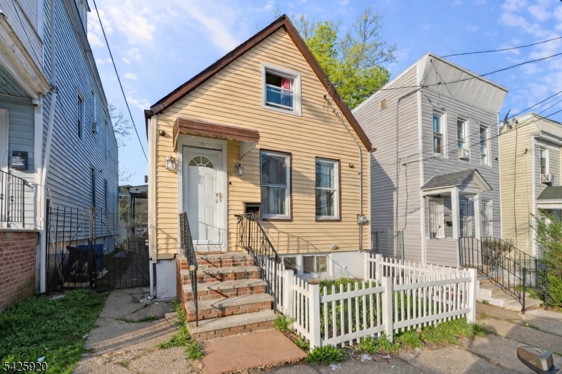11 Tichenor Ter
