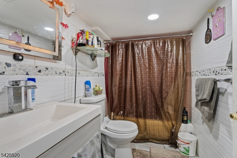 11 Tichenor Ter