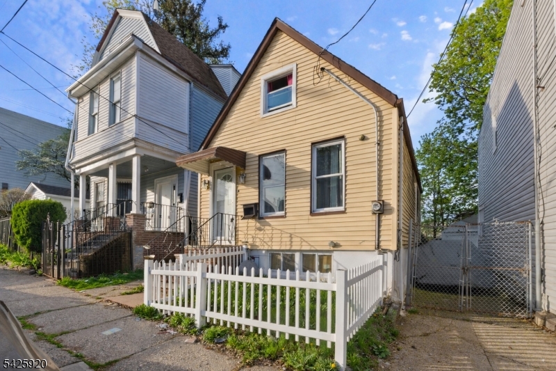 11 Tichenor Ter