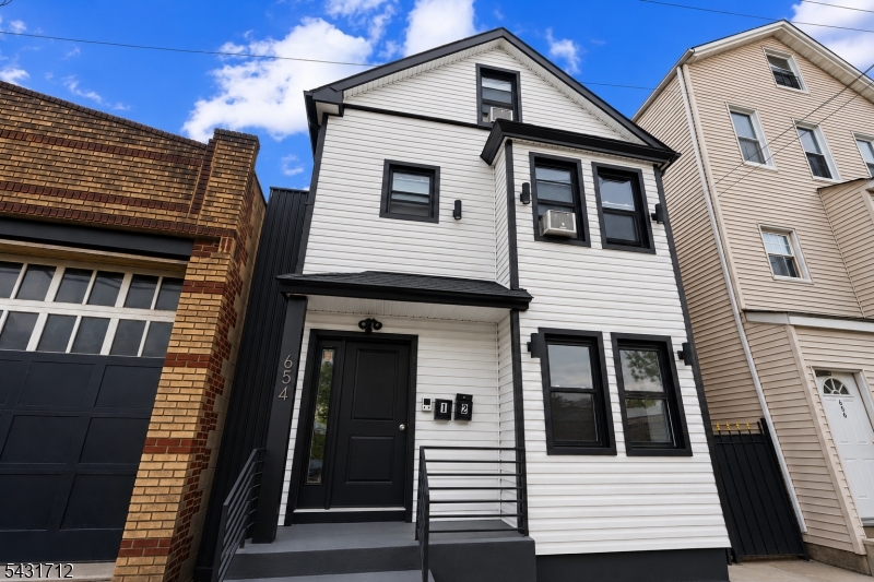 654 S 12Th St