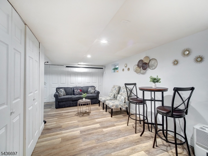 605 Crescent Dr