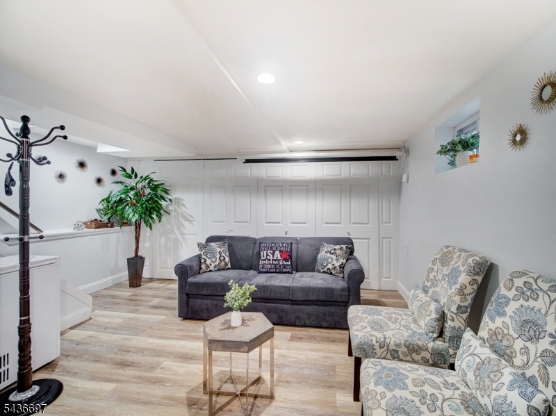 605 Crescent Dr
