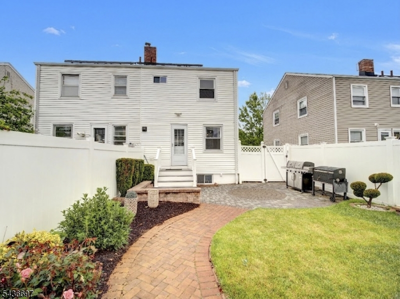 605 Crescent Dr