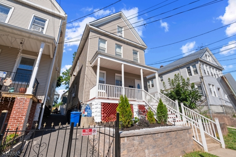 626 Magnolia Ave