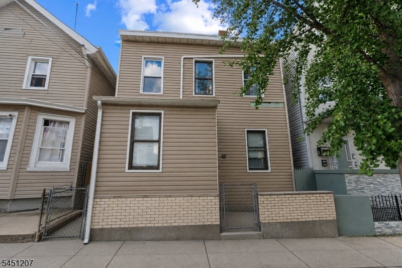 62 Highland St