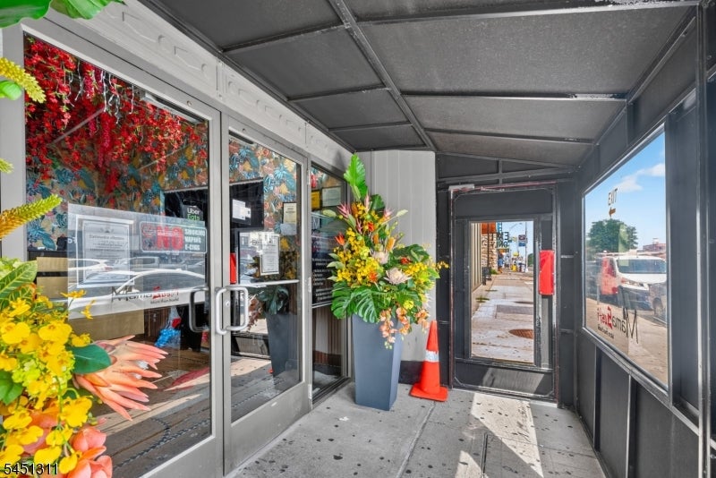 663 Main Ave