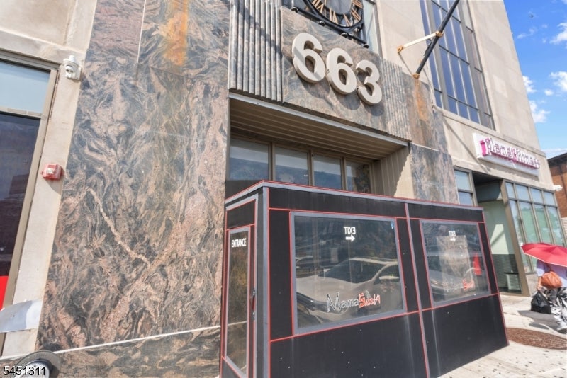 663 Main Ave