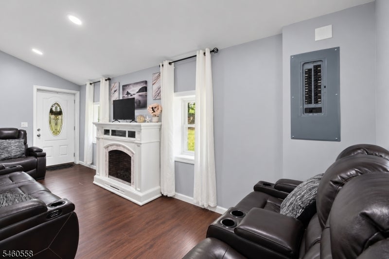 340 Lakeview Dr